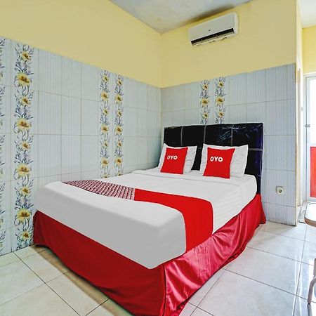 Oyo 90238 Hotel Nusantara チルボン エクステリア 写真