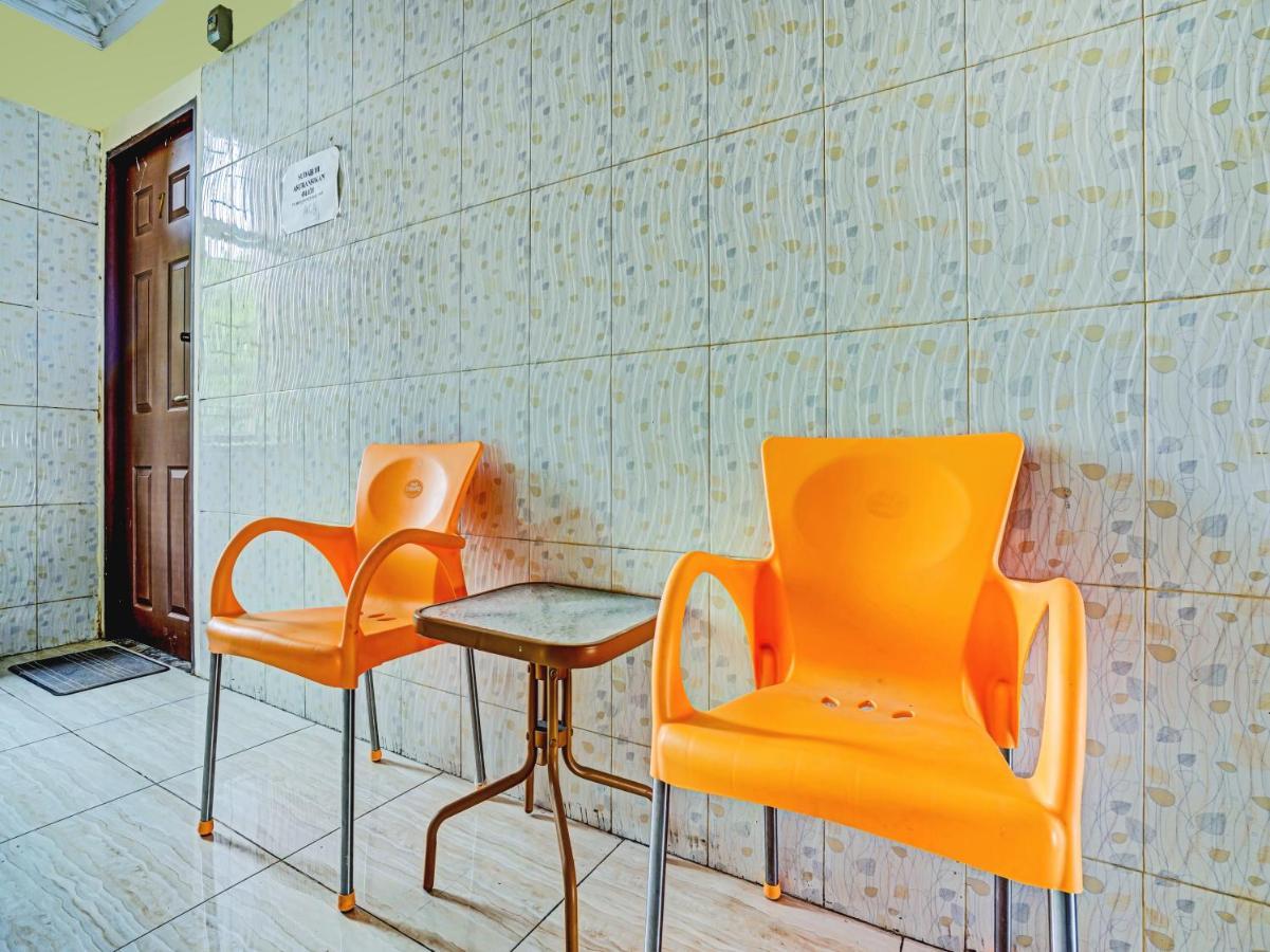 Oyo 90238 Hotel Nusantara チルボン エクステリア 写真