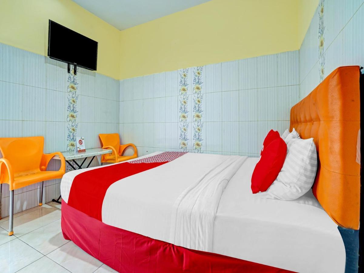 Oyo 90238 Hotel Nusantara チルボン エクステリア 写真