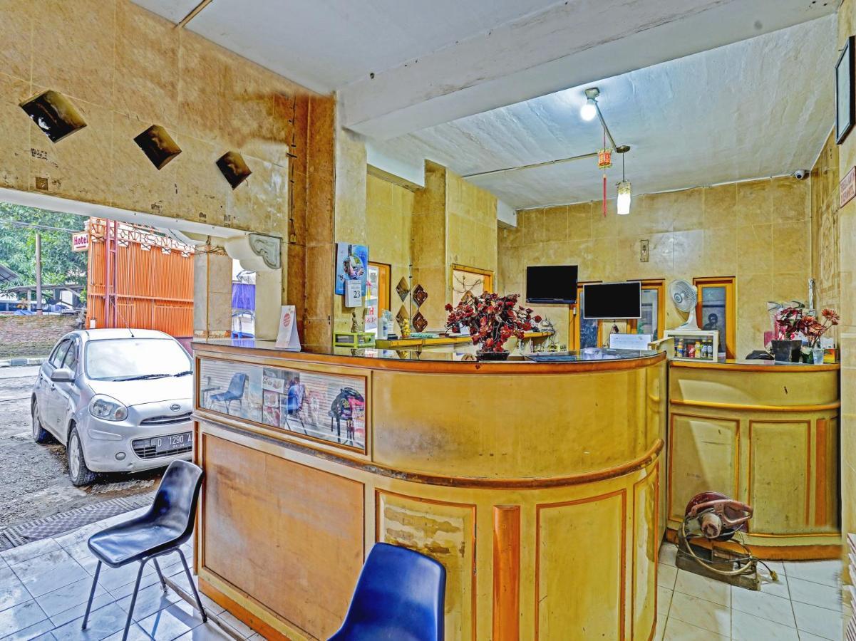 Oyo 90238 Hotel Nusantara チルボン エクステリア 写真