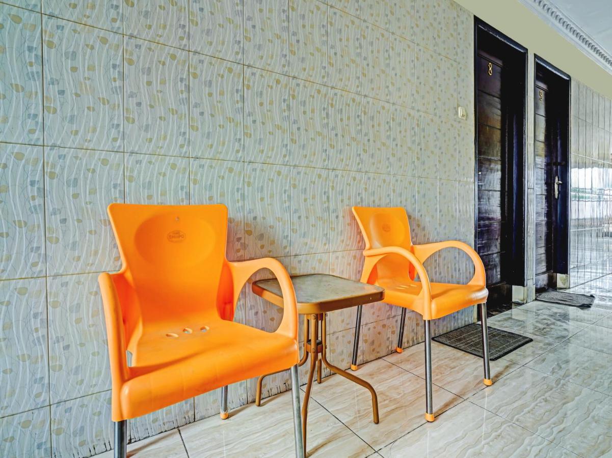 Oyo 90238 Hotel Nusantara チルボン エクステリア 写真