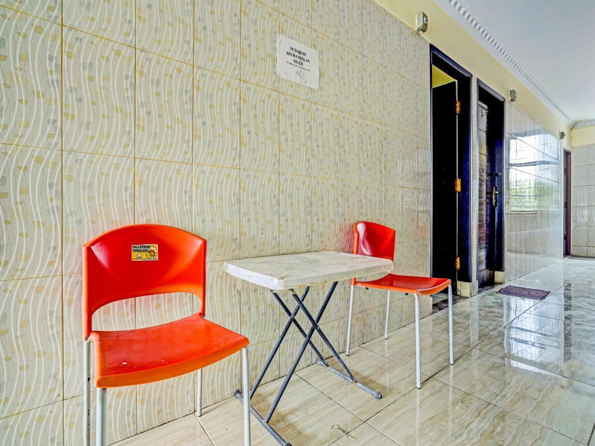 Oyo 90238 Hotel Nusantara チルボン エクステリア 写真